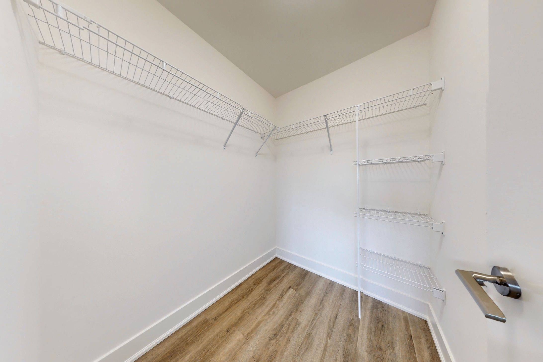 Newmarket, ON L2Y 0G7,185 Deerfield RD #220