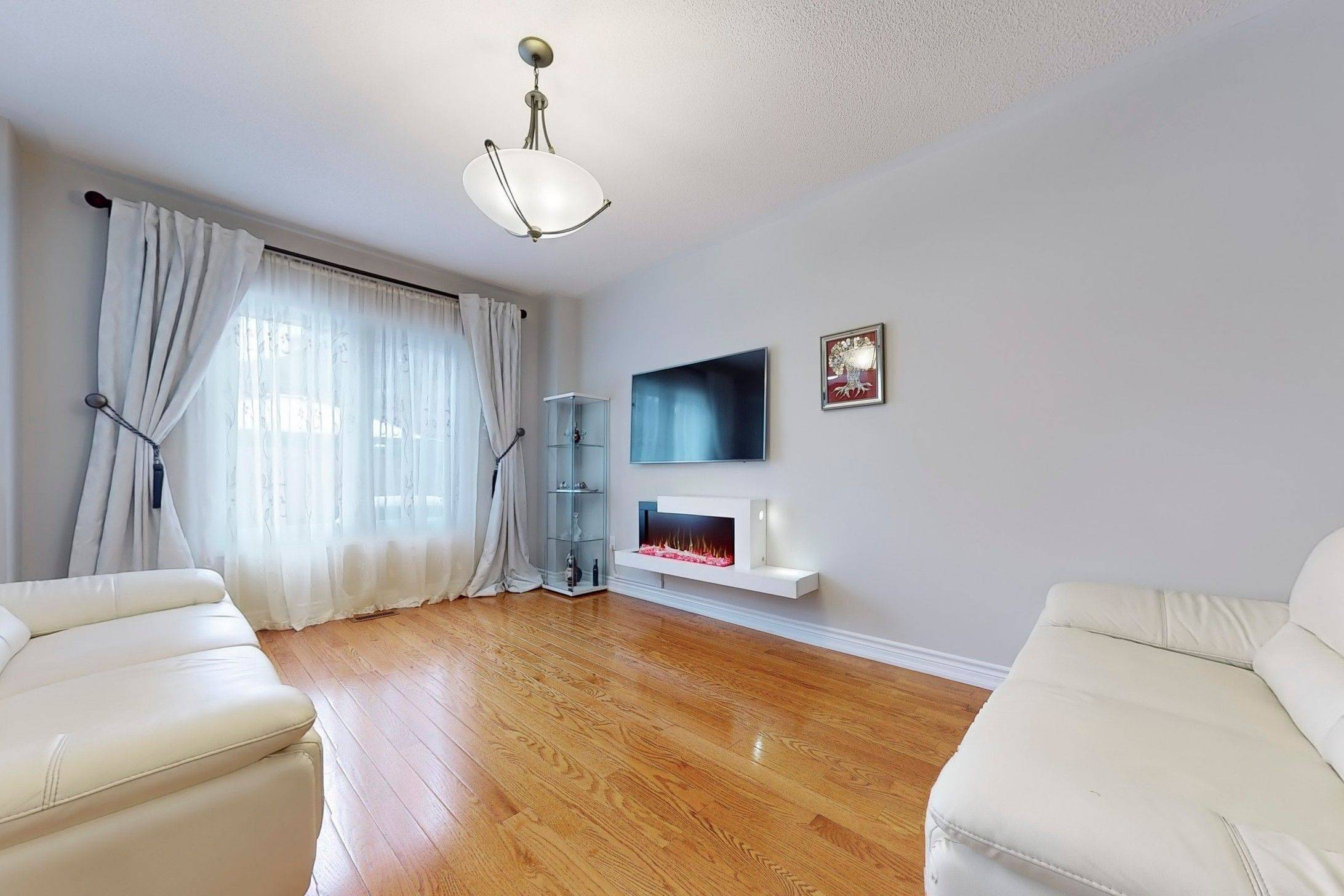 Newmarket, ON L3X 2C3,271 Austinpaul DR