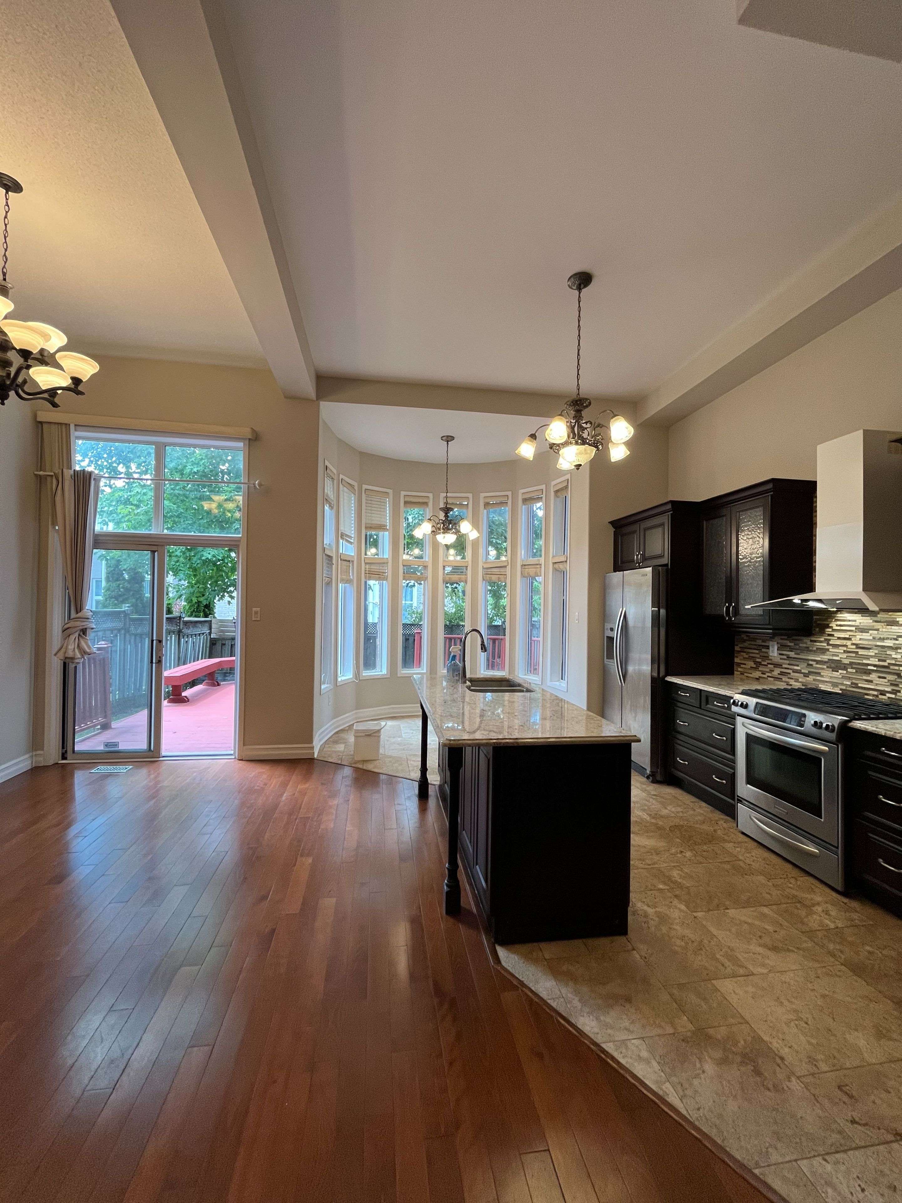 Richmond Hill, ON L4S 1S1,52 Queensway DR