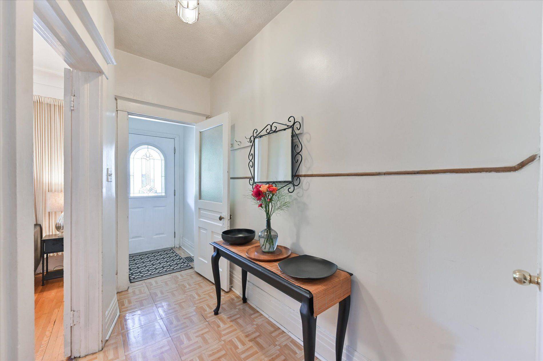 Toronto W02, ON M6H 3S5,384 Margueretta ST