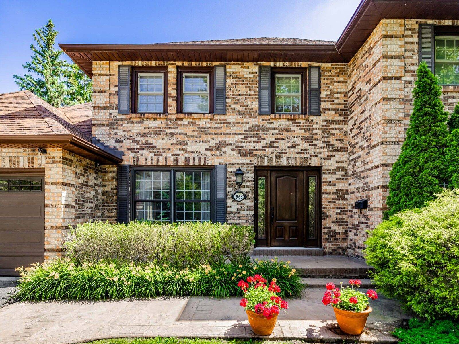 Mississauga, ON L5H 3Z3,2093 Shawanaga TRL