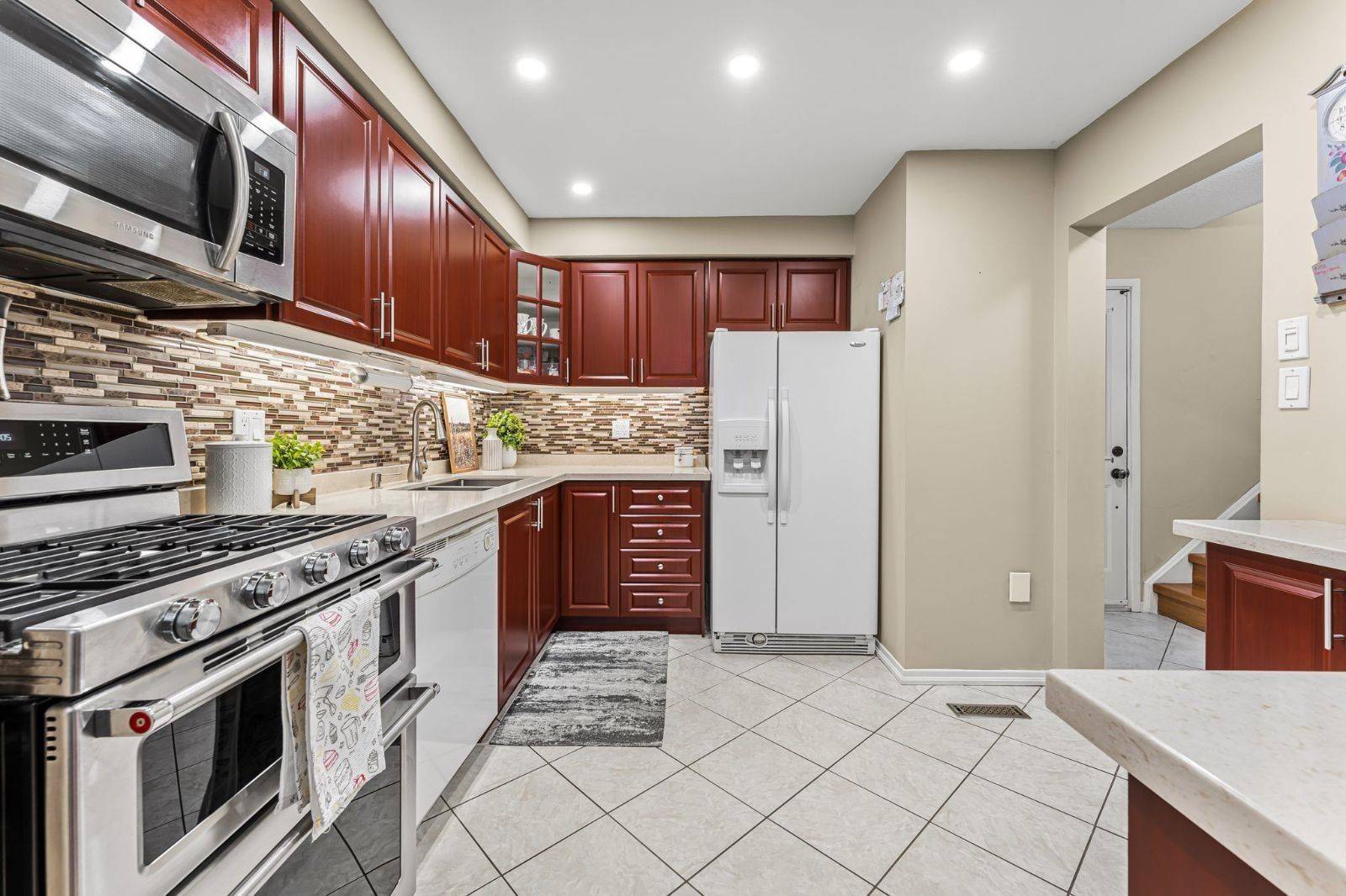 Mississauga, ON L5N 5B8,7242 Corrine CRES