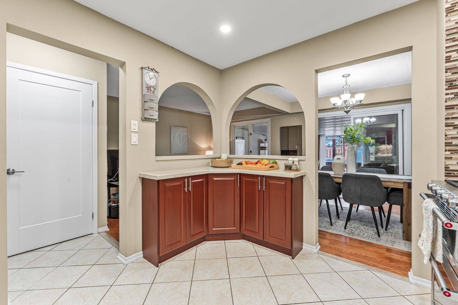 Mississauga, ON L5N 5B8,7242 Corrine CRES