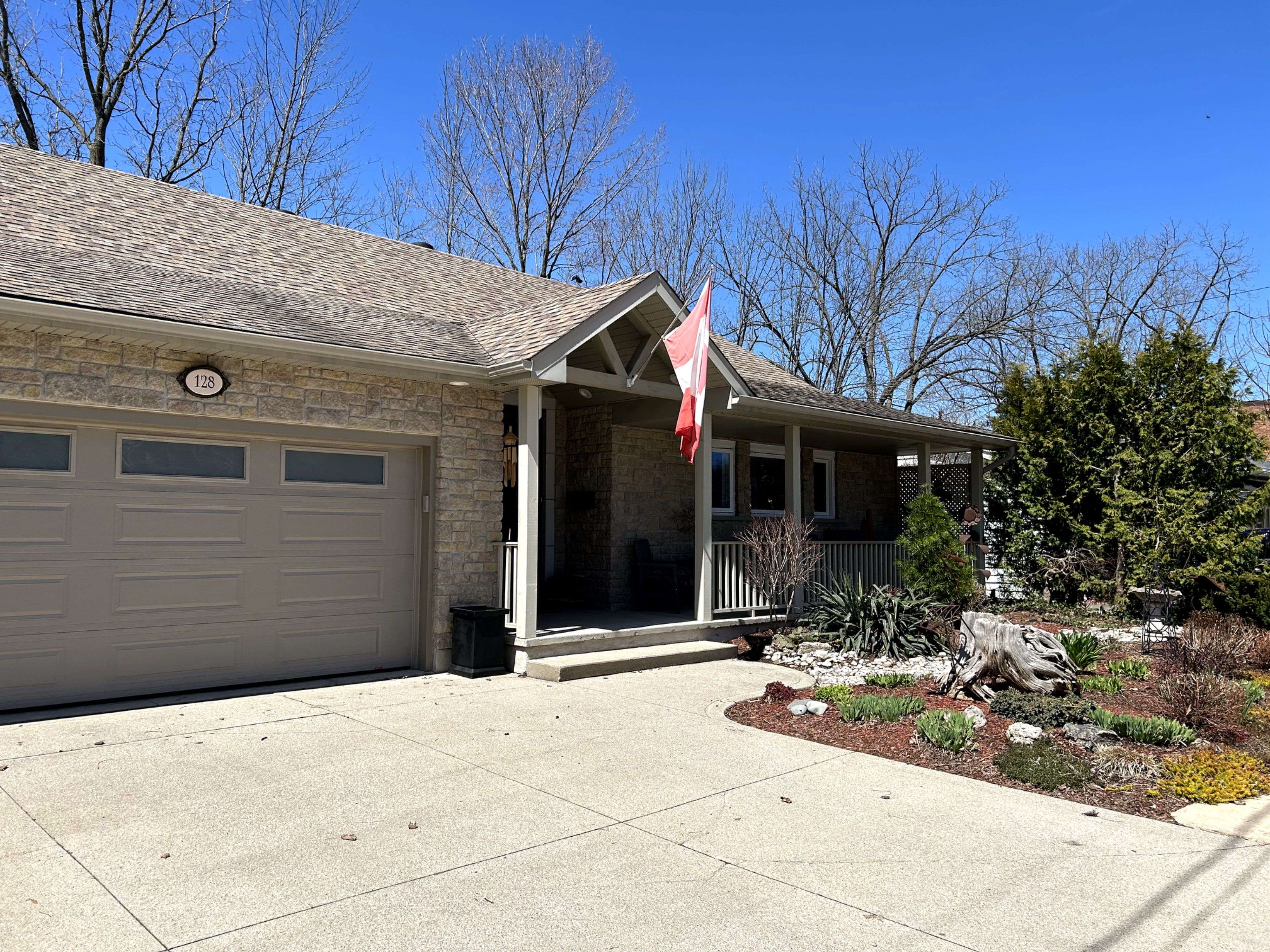 Owen Sound, ON N4K 1E6,128 5th A ST E