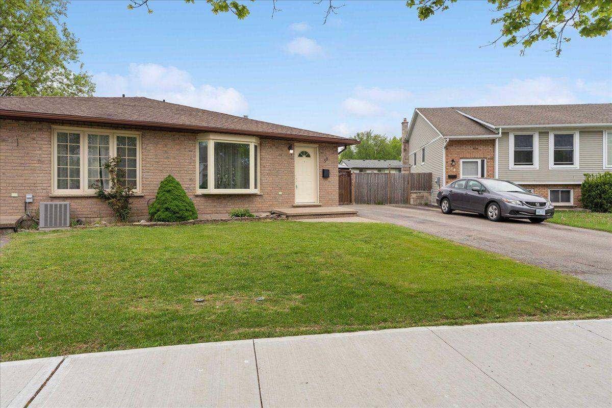 Welland, ON L3C 6R4,30 Rainbow CT