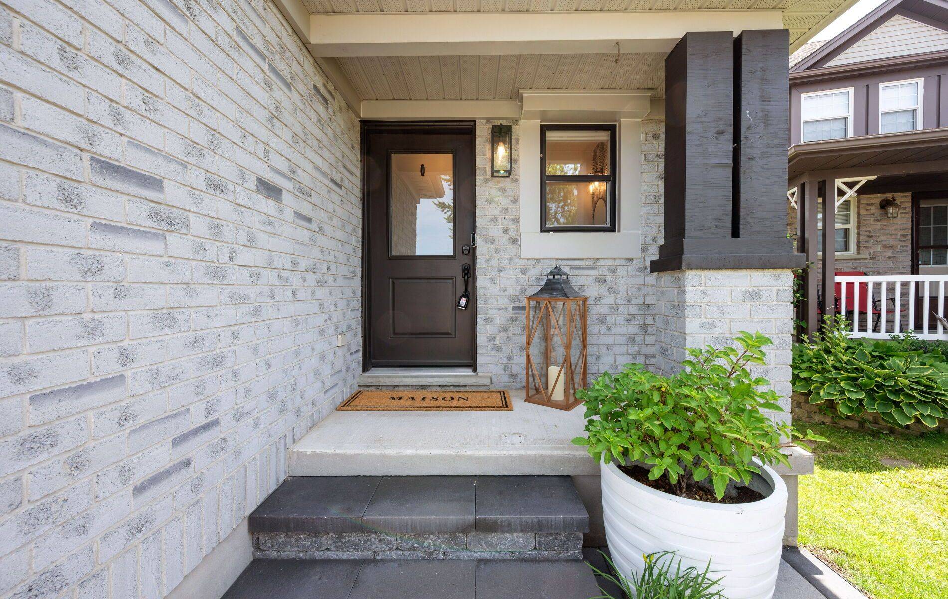 Kitchener, ON N2A 4B4,737 Fairway CT
