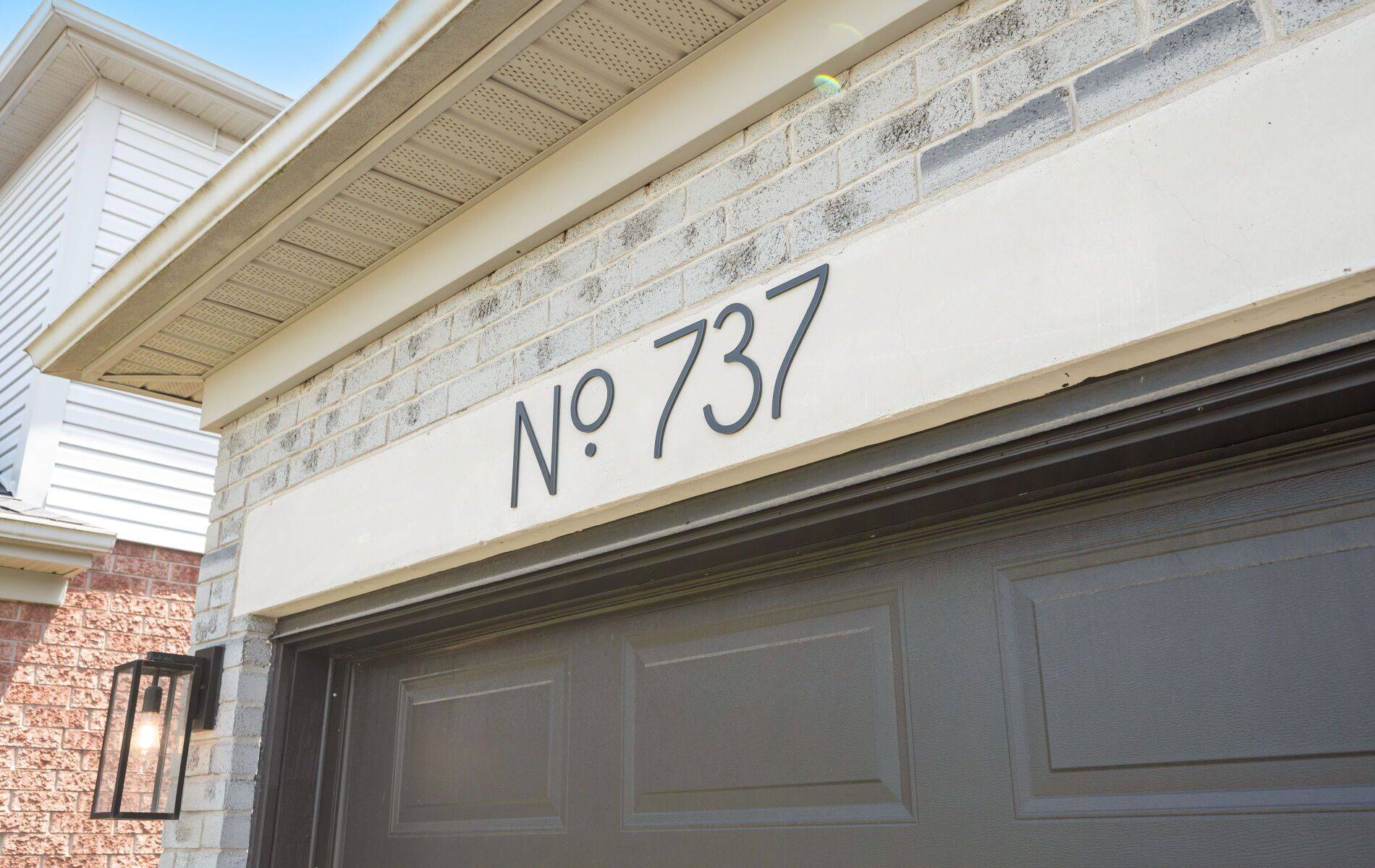 Kitchener, ON N2A 4B4,737 Fairway CT