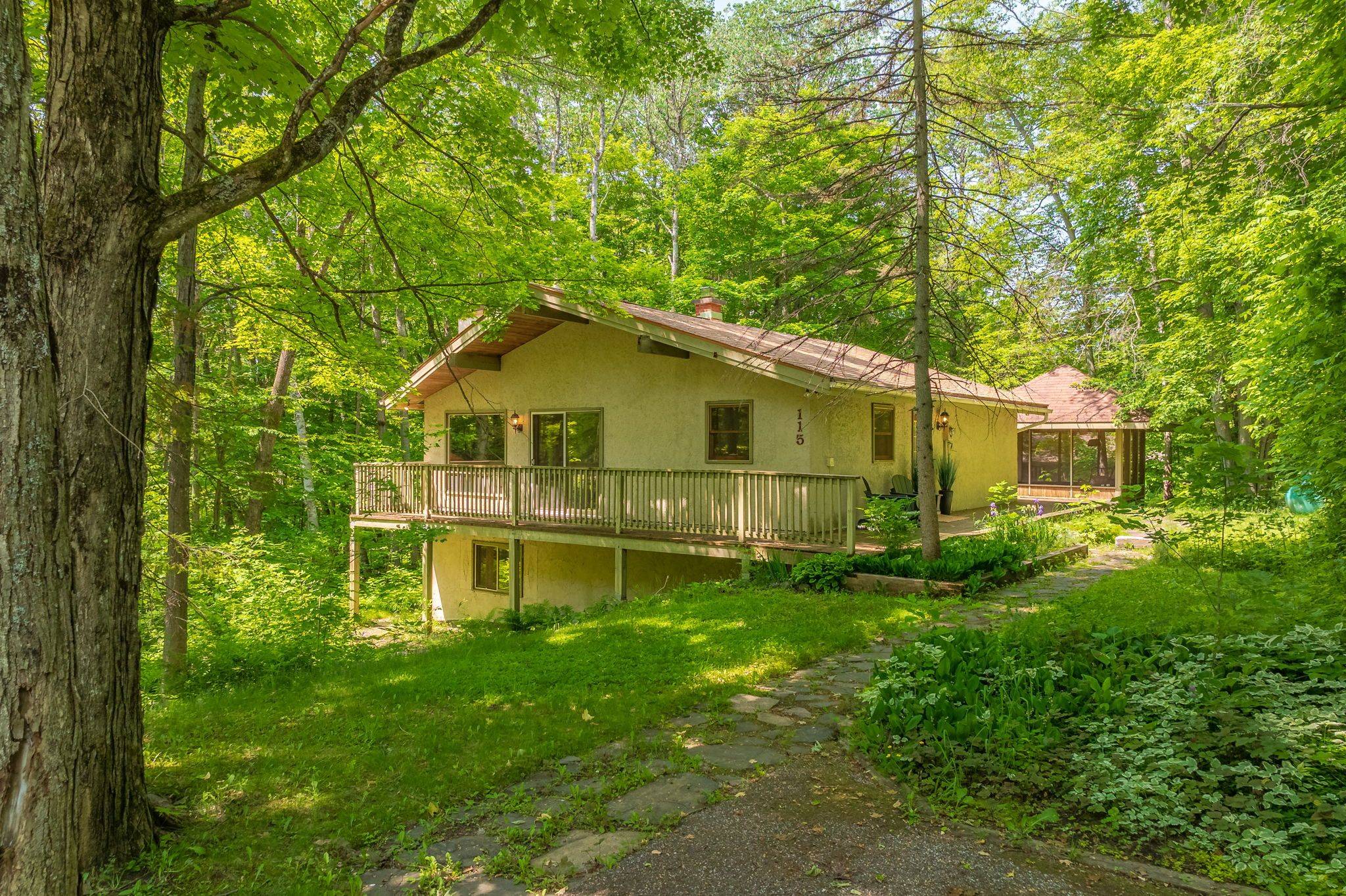 115 Woodland DR, Huntsville, ON P1H 1A7