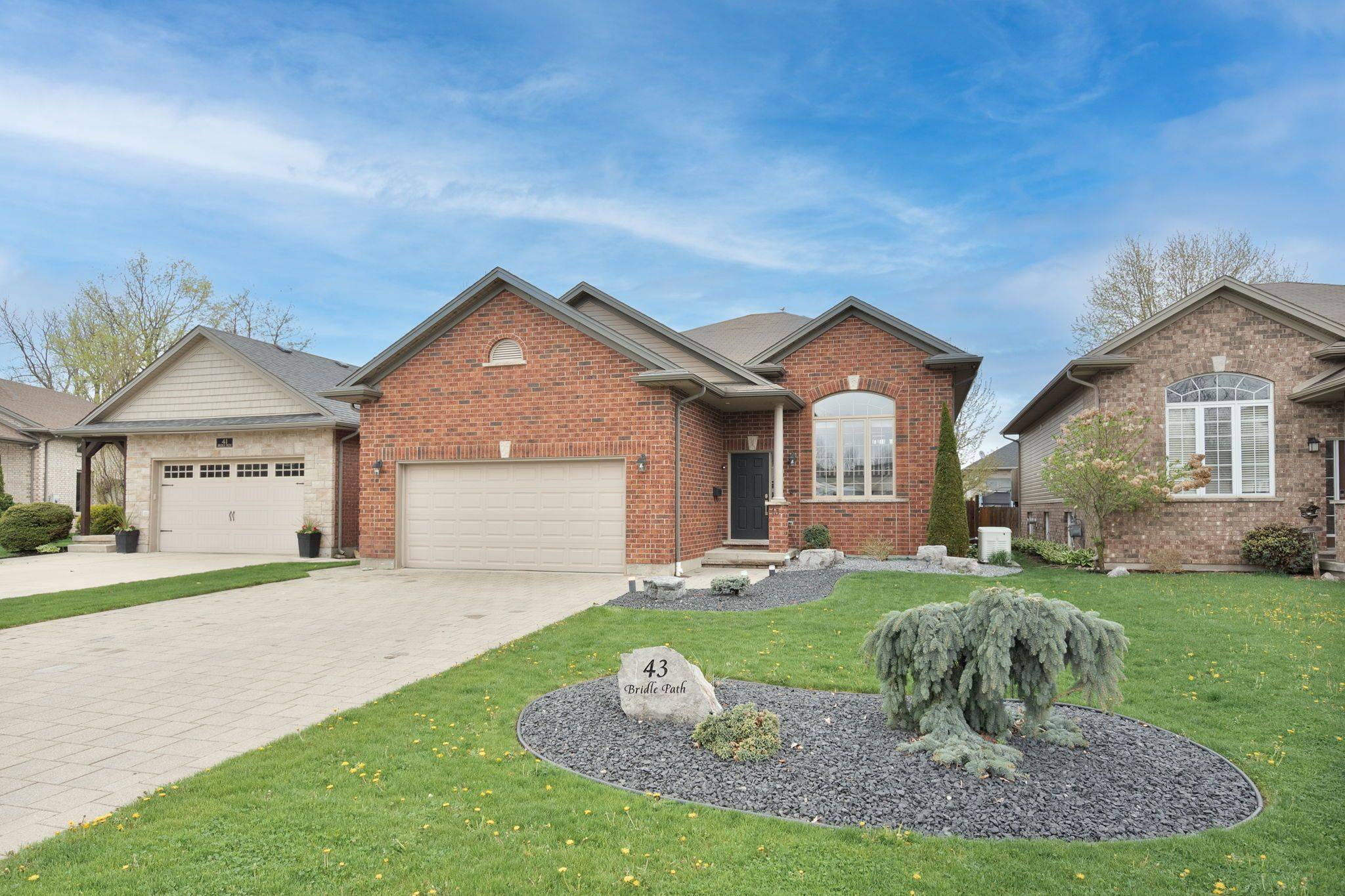 Strathroy Caradoc, ON N7G 4K4,43 Bridle PATH