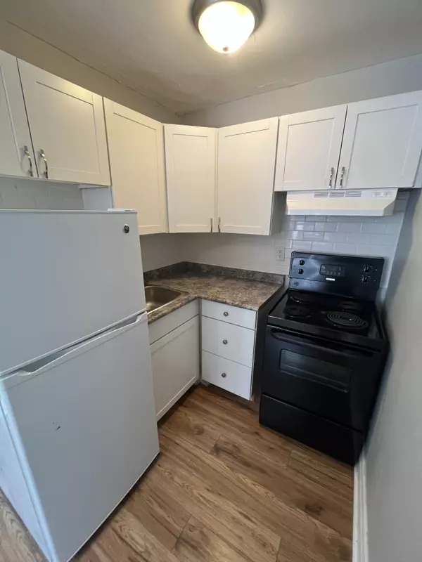 Toronto W01, ON M6K 2H9,3 Elm Grove AVE #32