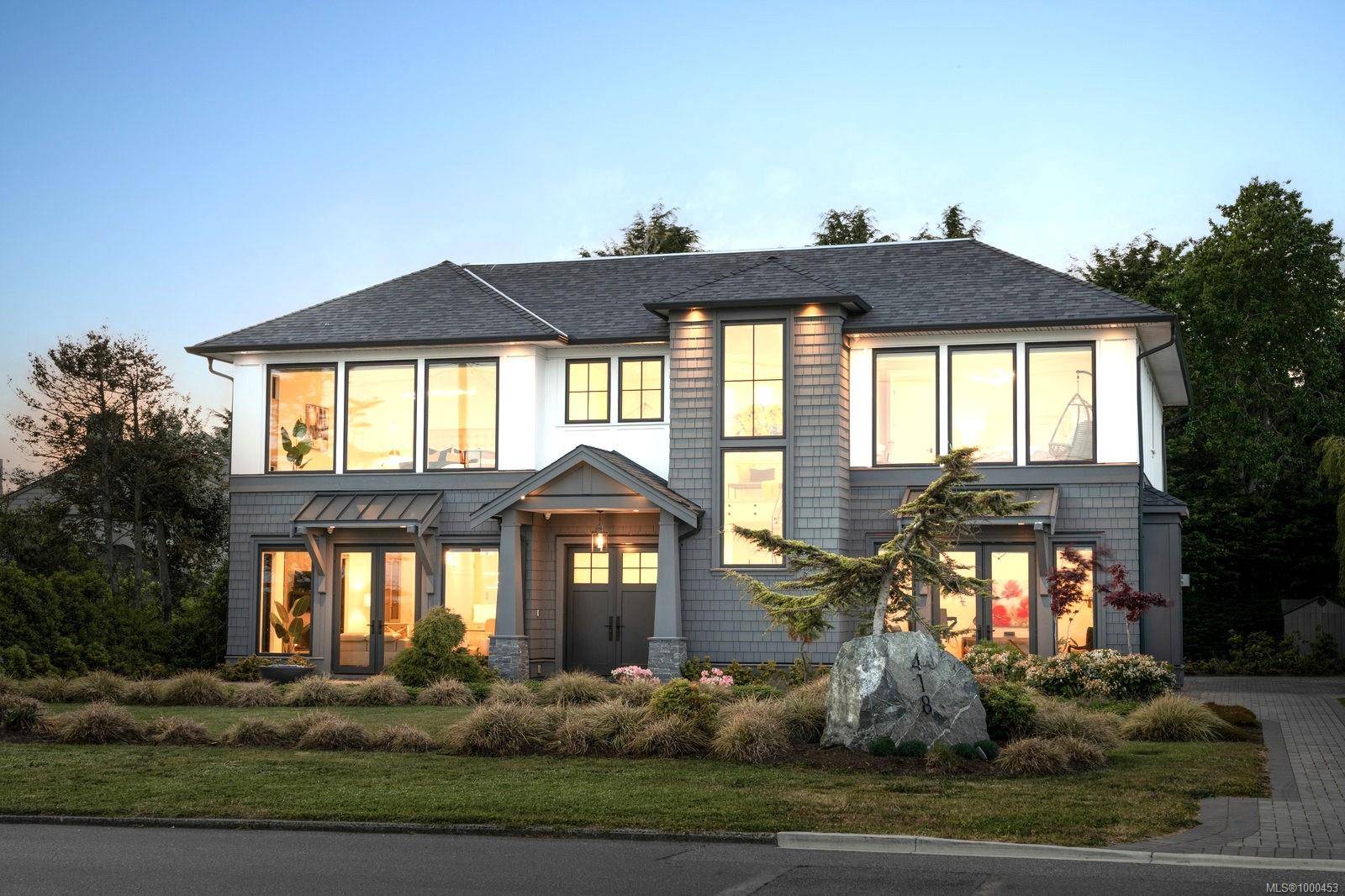 418 Beach Dr, Oak Bay, BC V8S 2M4
