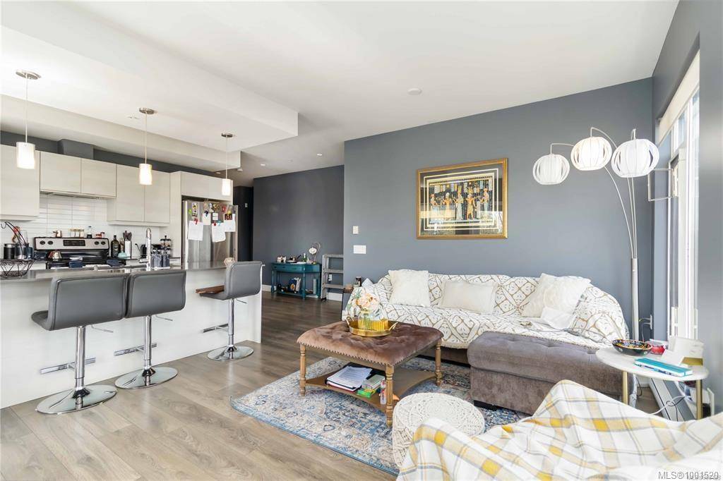 Saanich, BC V8Z 0E1,3815 Rowland Ave NW #209
