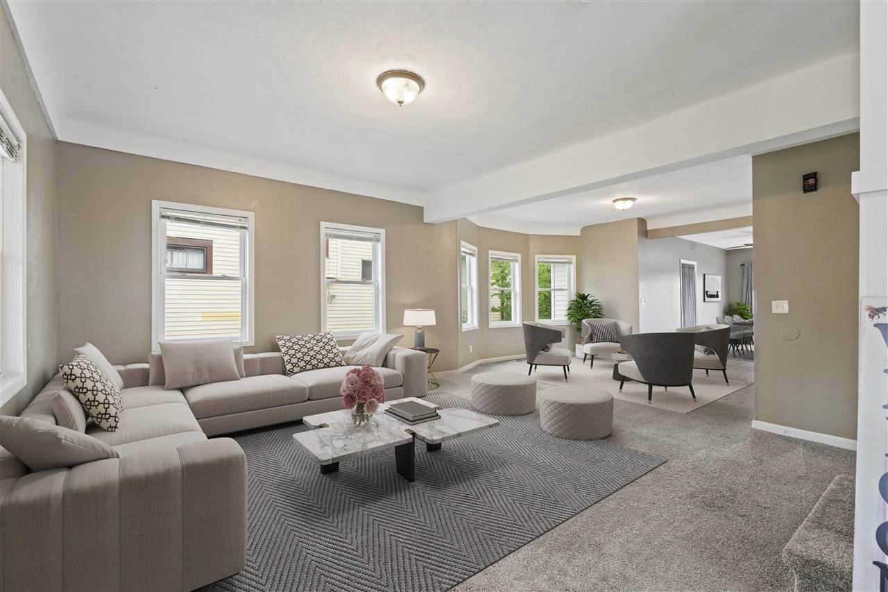 Cedar Rapids, IA 52405,517 B Ave NW