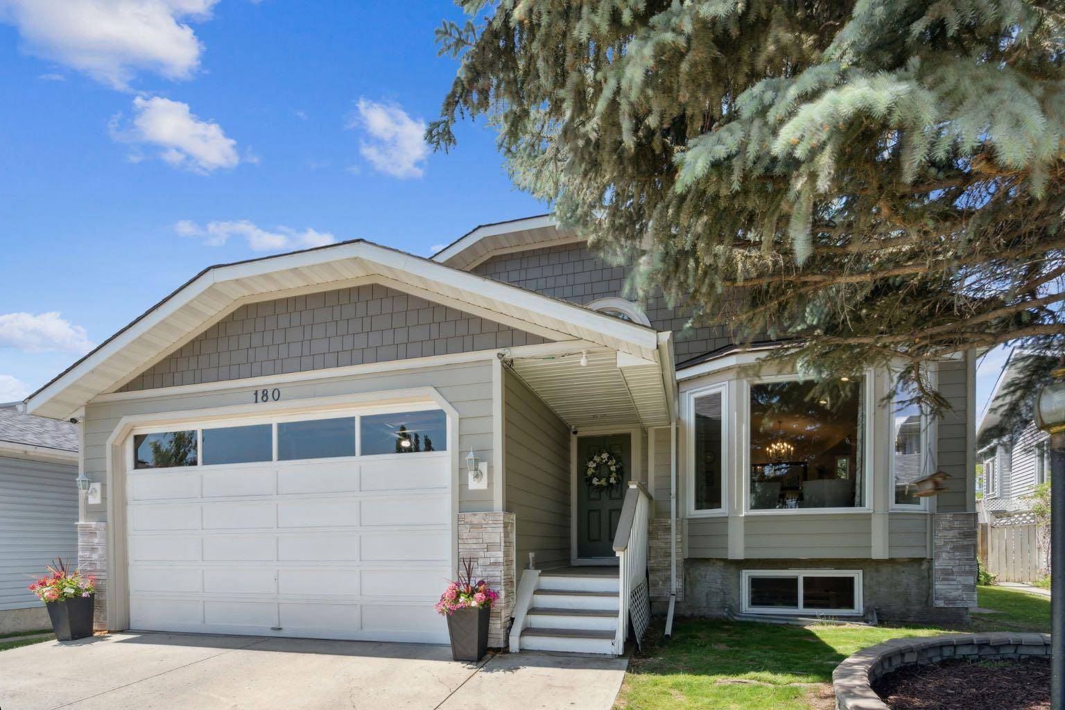 Calgary, AB T3G3S6,180 Riverbrook WAY Southeast