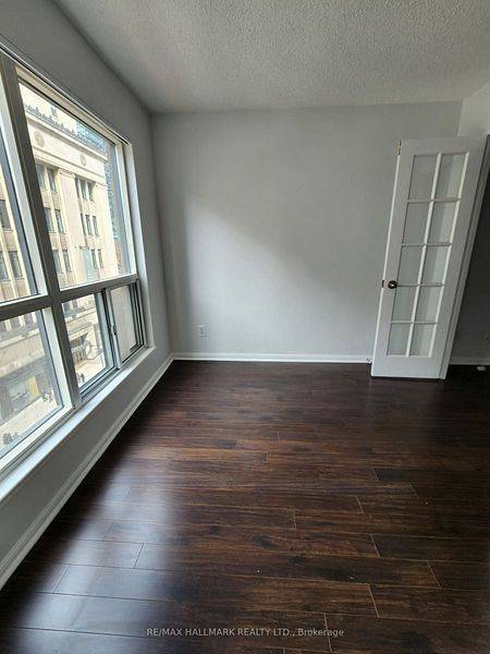Toronto C08, ON M5B 2M3,7 Carlton ST #607