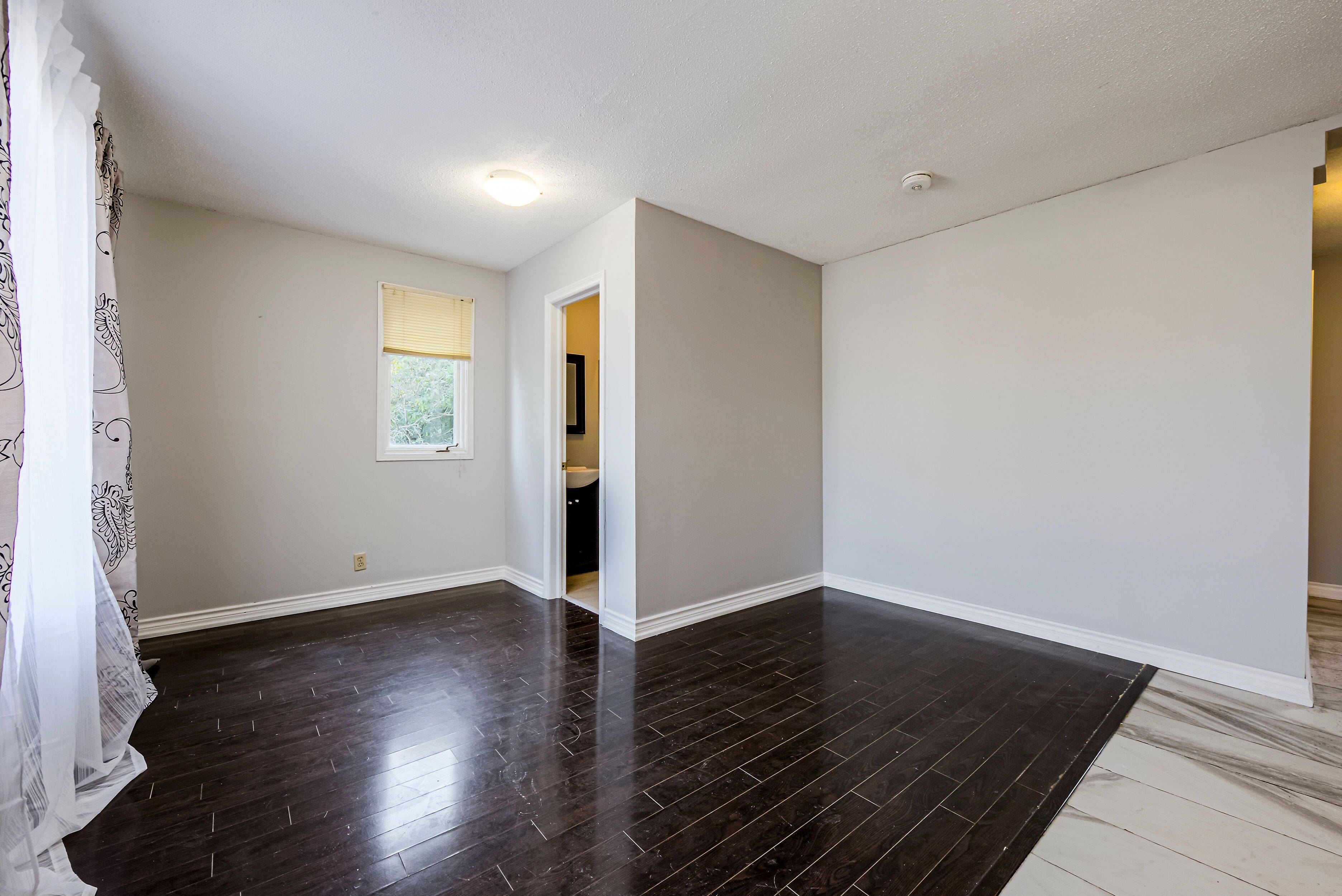 Whitby, ON L1N 3P1,1715 Rossland RD #Main B