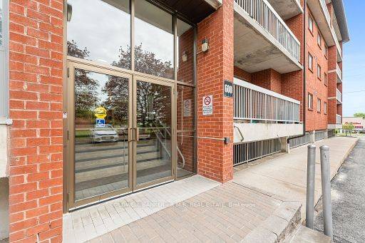 Oshawa, ON L1J 6T6,600 Thornton RD N #PH2