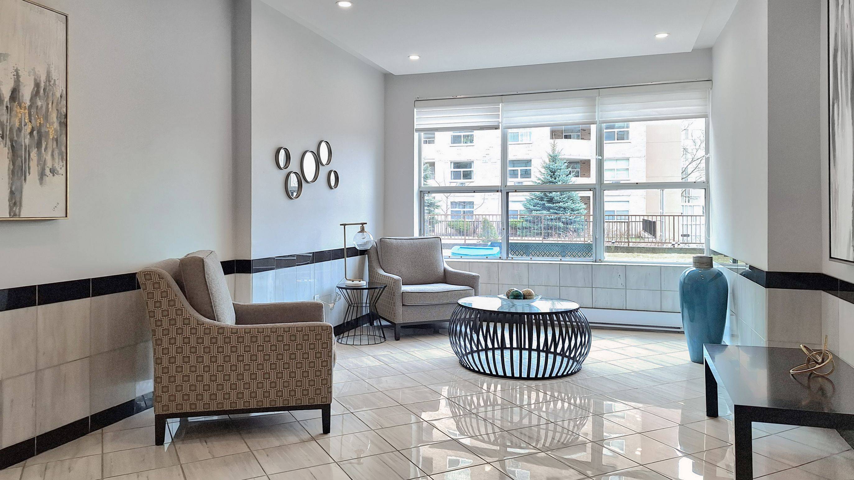 Newmarket, ON L3Y 7T7,250 Davis DR #305