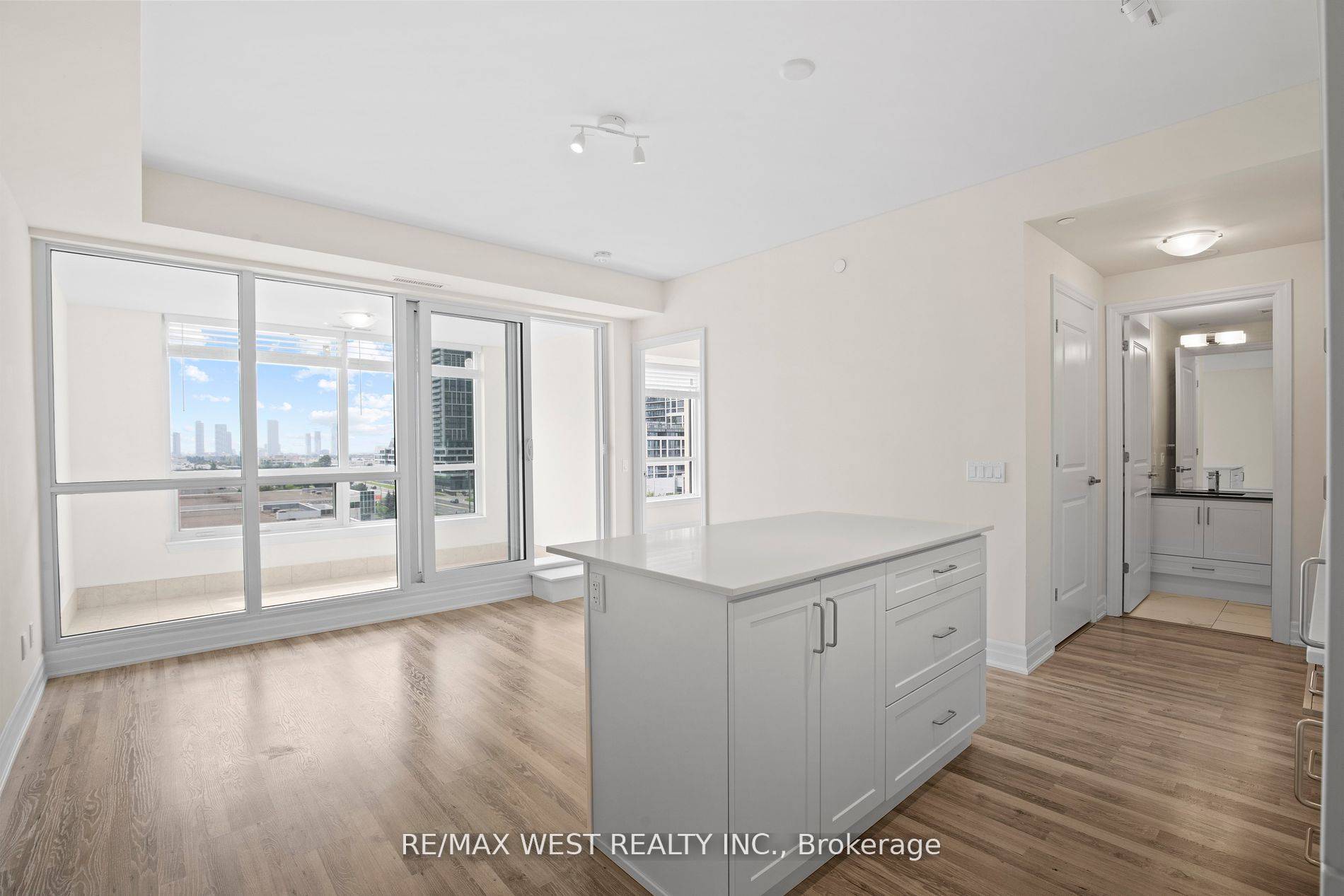 Vaughan, ON L4K 0L7,9075 Jane ST S #706