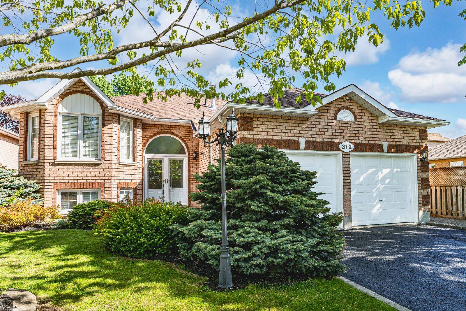 312 Harvie RD, Barrie, ON L4N 8H1