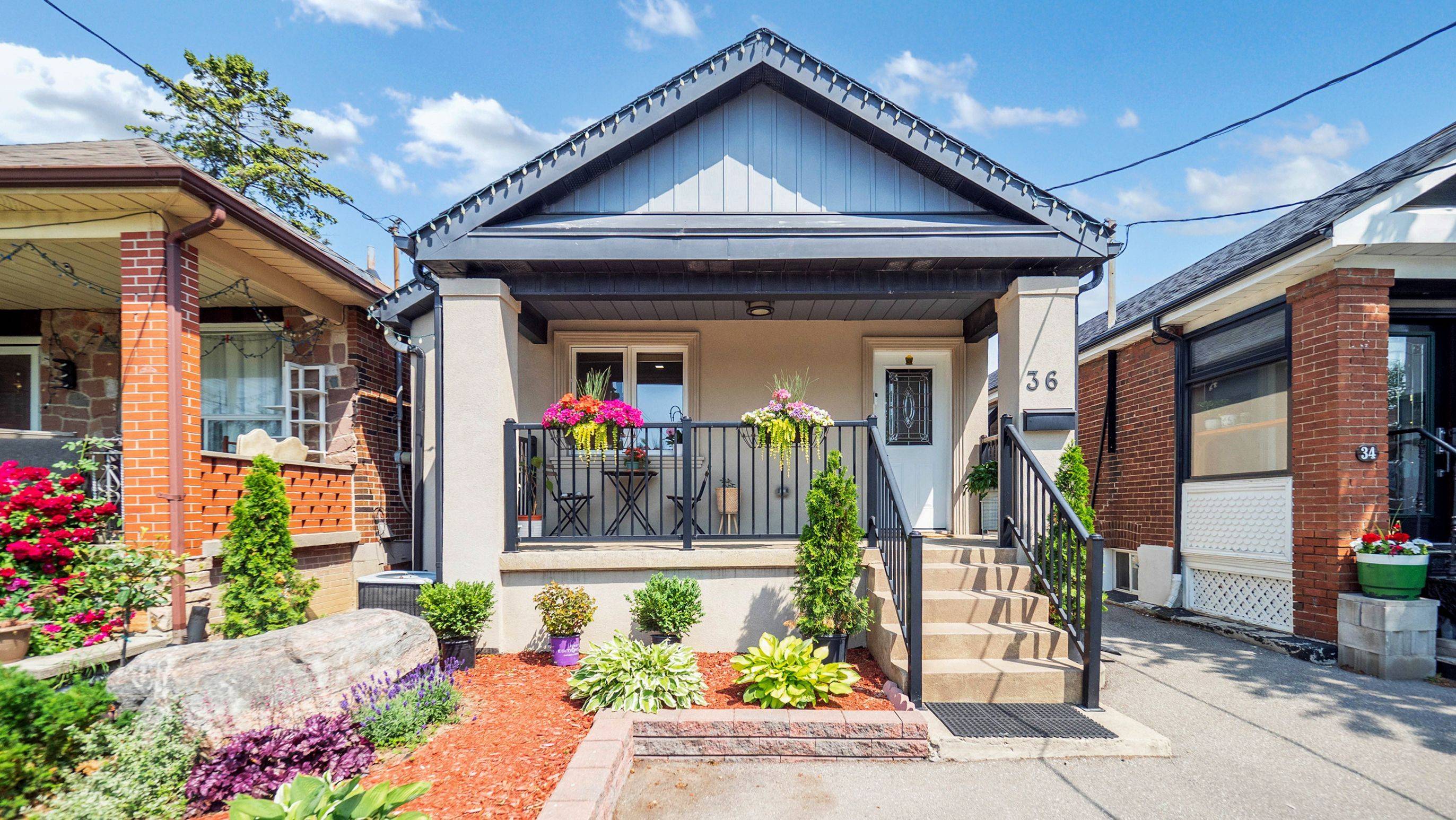 36 Juliet CRES, Toronto W03, ON M6M 1N4