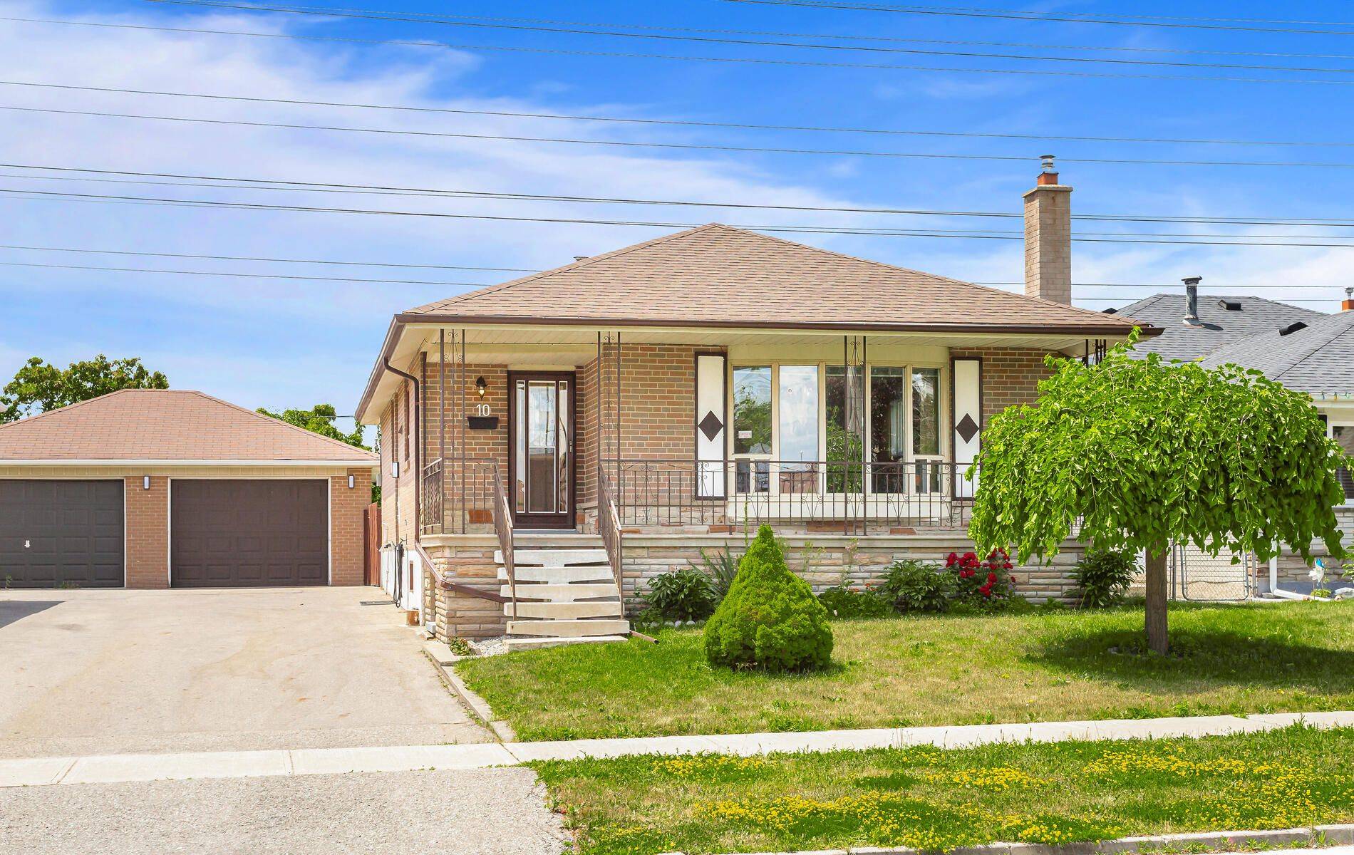10 Helmsdale CRES, Toronto W10, ON M9V 3X9