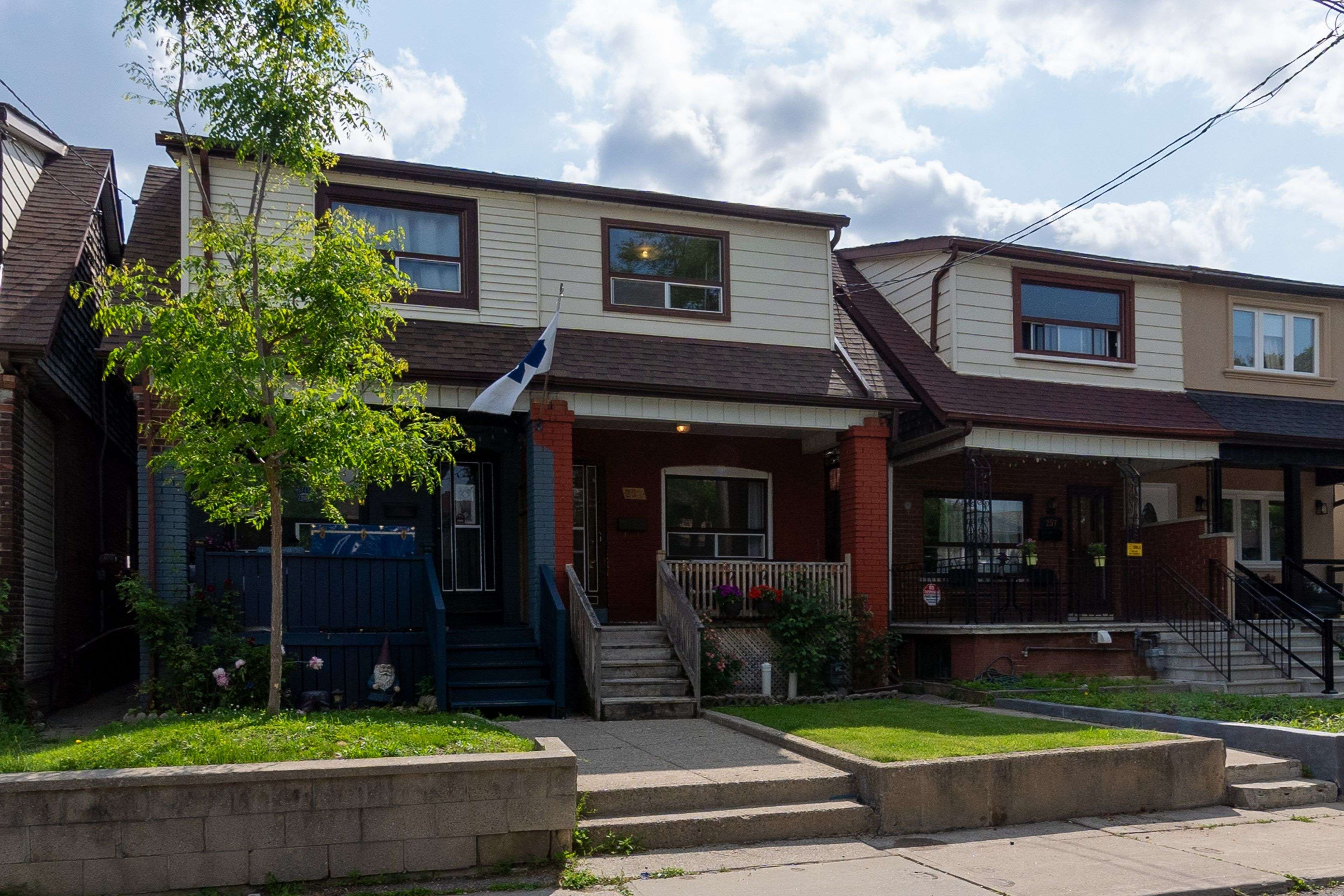 Toronto W03, ON M6N 3K2,259 Silverthorn AVE