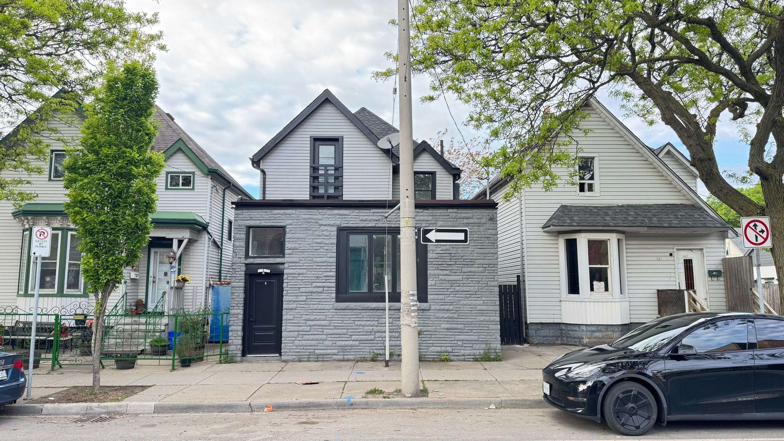 425 Cannon ST E #3, Hamilton, ON L8L 2C7