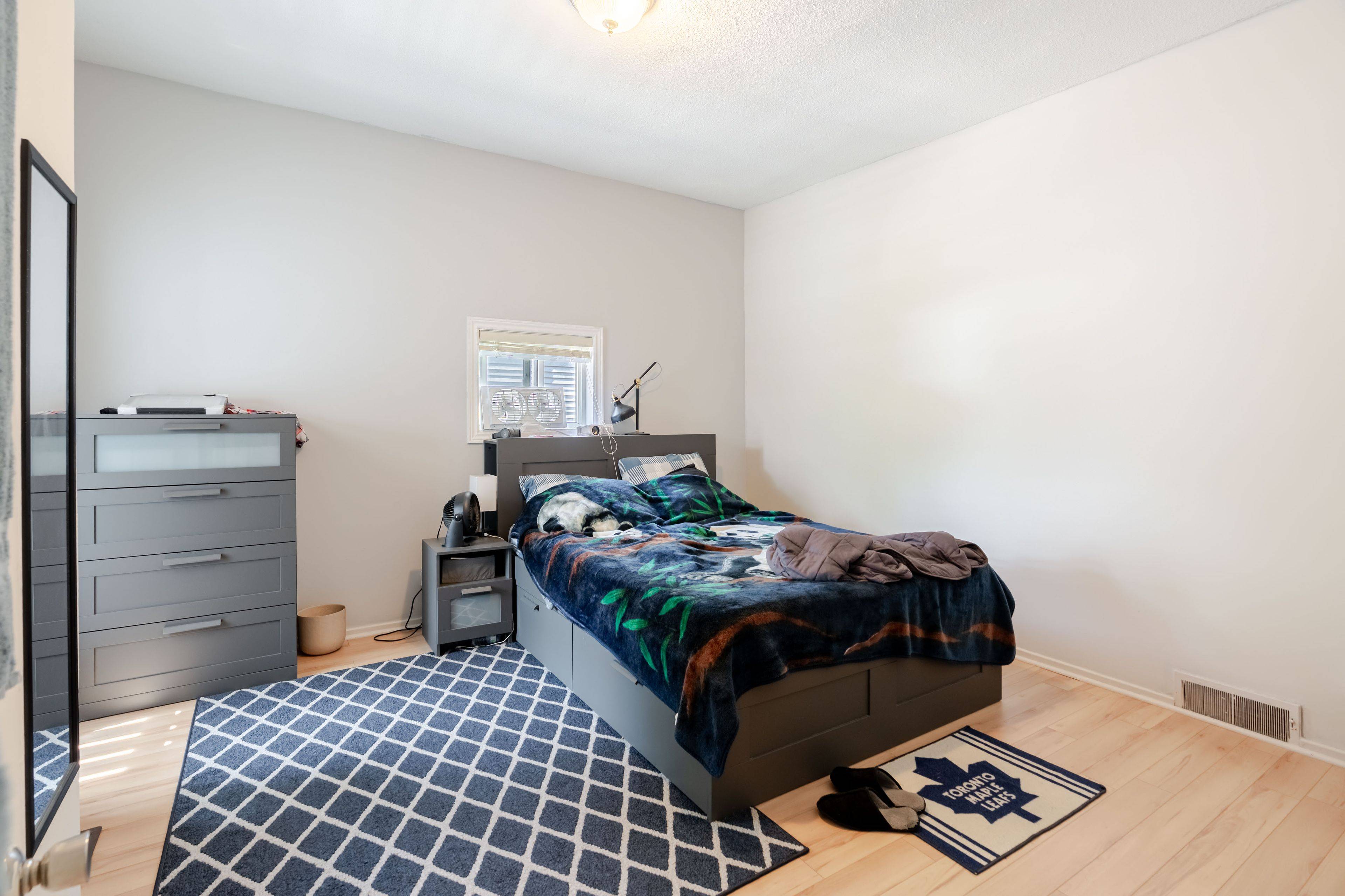 West Centre Town, ON K1R 7A7,90 Cambridge ST N