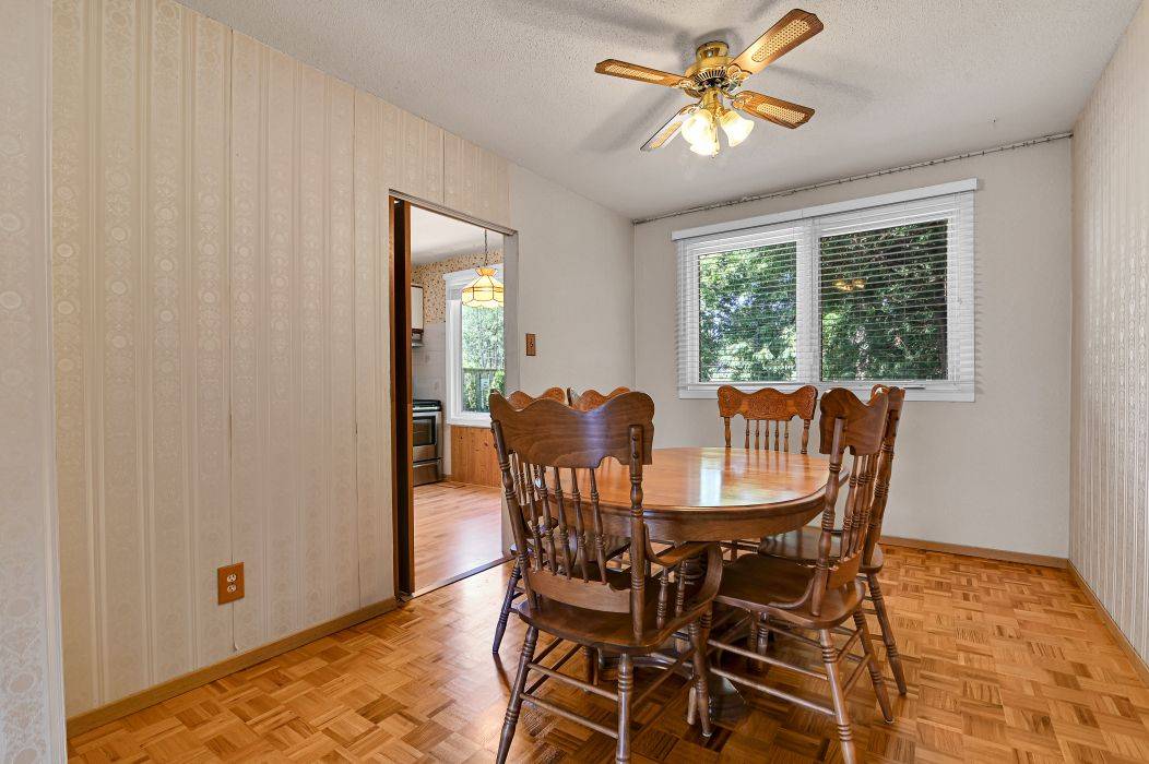 Blackburn Hamlet, ON K1B 3A4,2483 Gravelle CRES