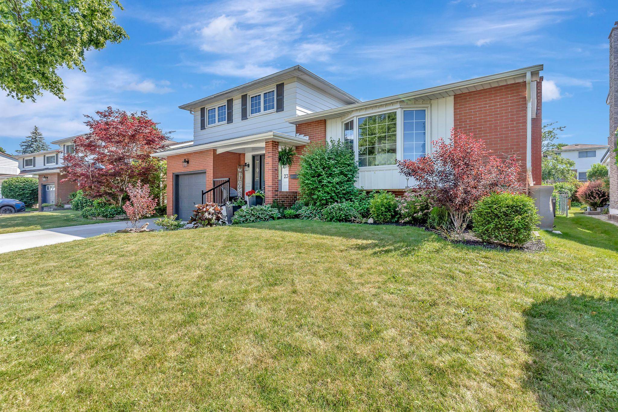Kitchener, ON N2N 1E5,23 Meadowbrook DR
