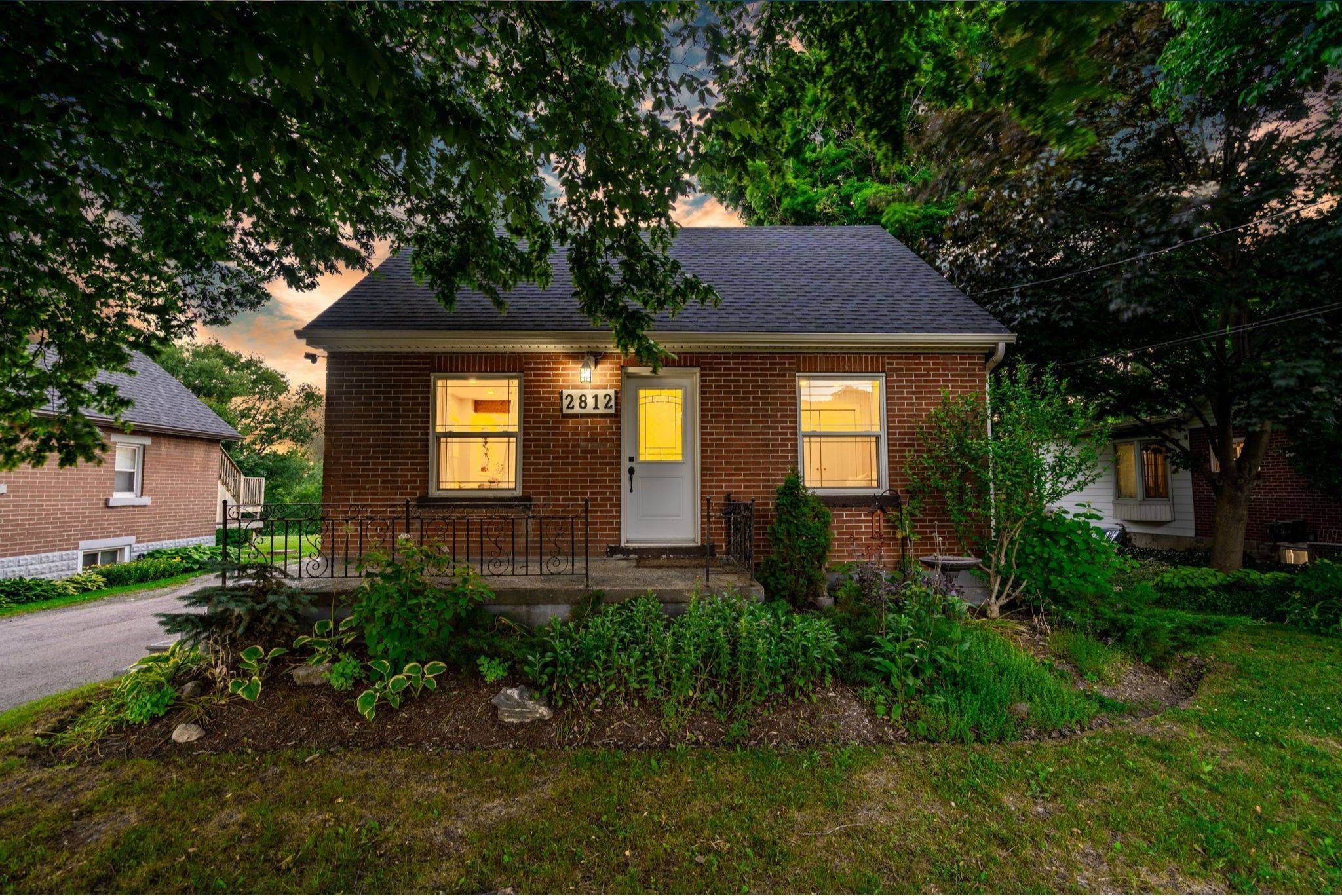 Hamilton, ON L0R 1W0,2812 Upper James ST