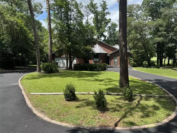 496 Greenbriar Trail, Holly Lake Ranch, TX 75765