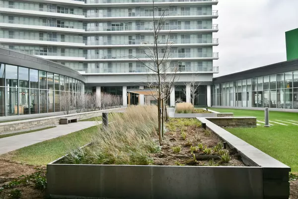 Toronto C15, ON M2K 0E4,117 McMahon DR #2111