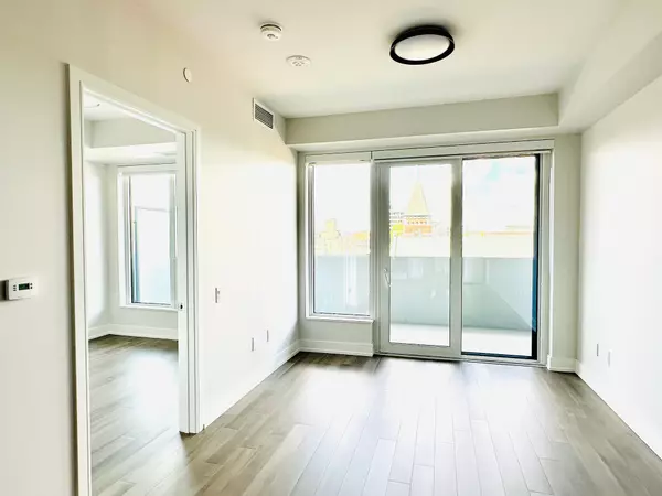 Toronto C04, ON M6B 2Y9,2525 Bathurst ST #1001