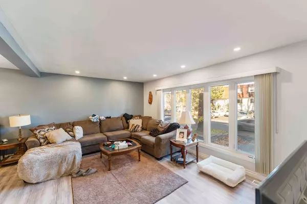 Overbrook - Castleheights And Area, ON K1K 3G9,732 Morin ST
