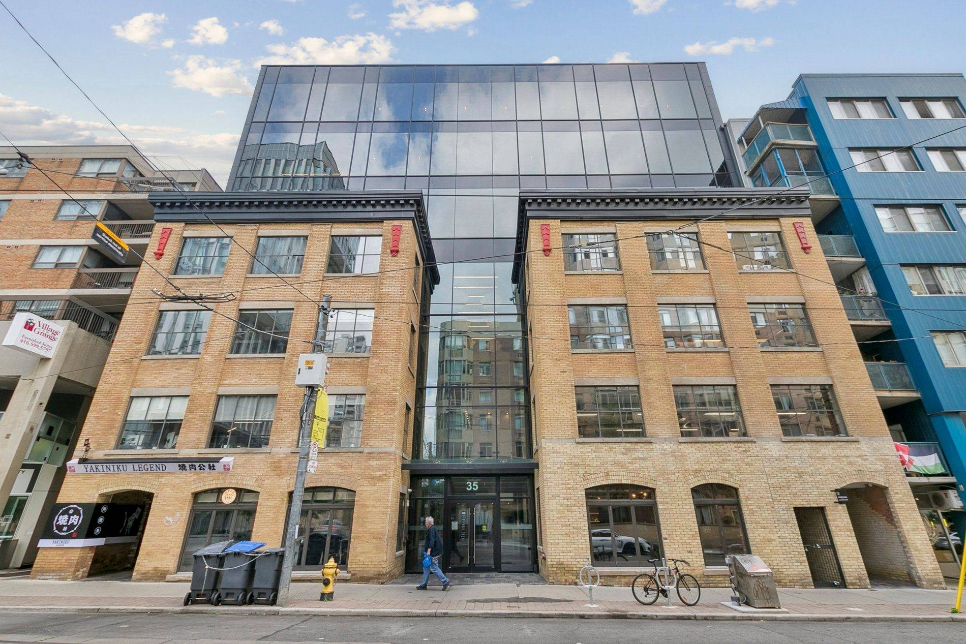 35 McCaul ST #201, Toronto C01, ON M5T 1V7