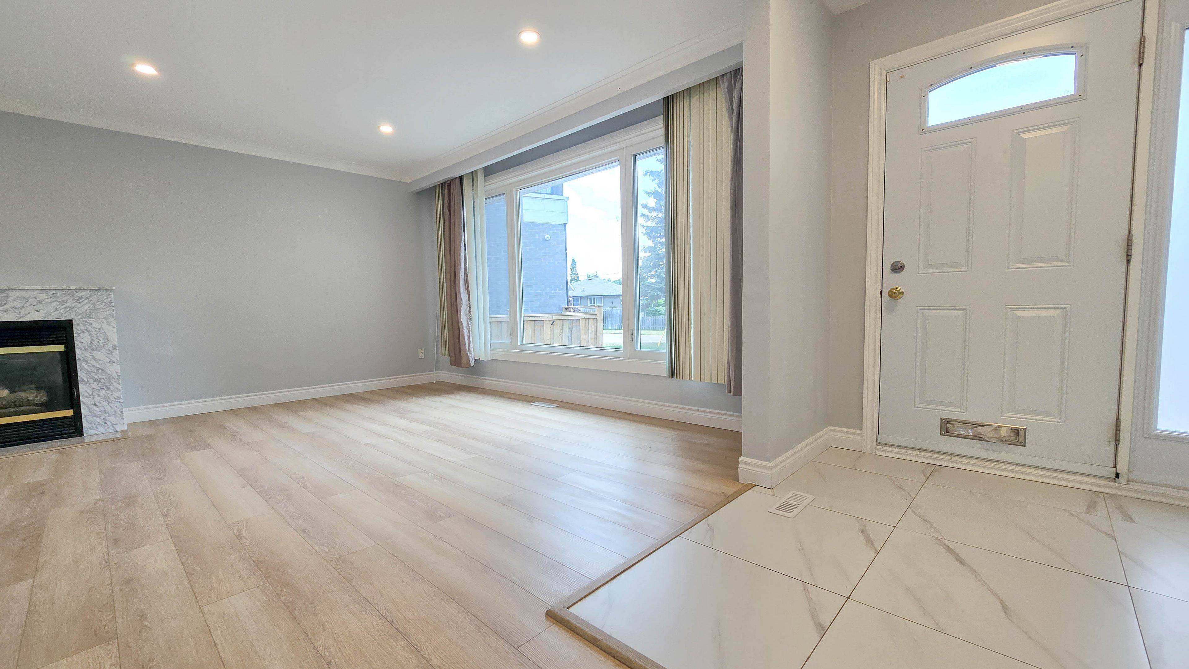 Richmond Hill, ON L4C 2V7,452 LYNETT CRES #MAIN