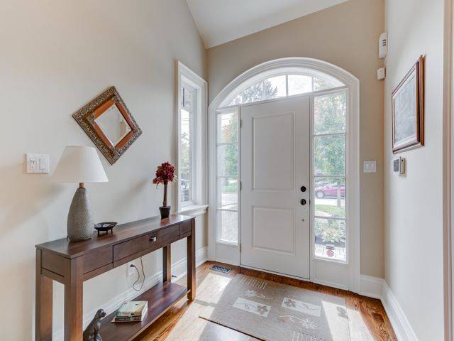 Toronto W08, ON M9B 1N3,42 Mervyn AVE