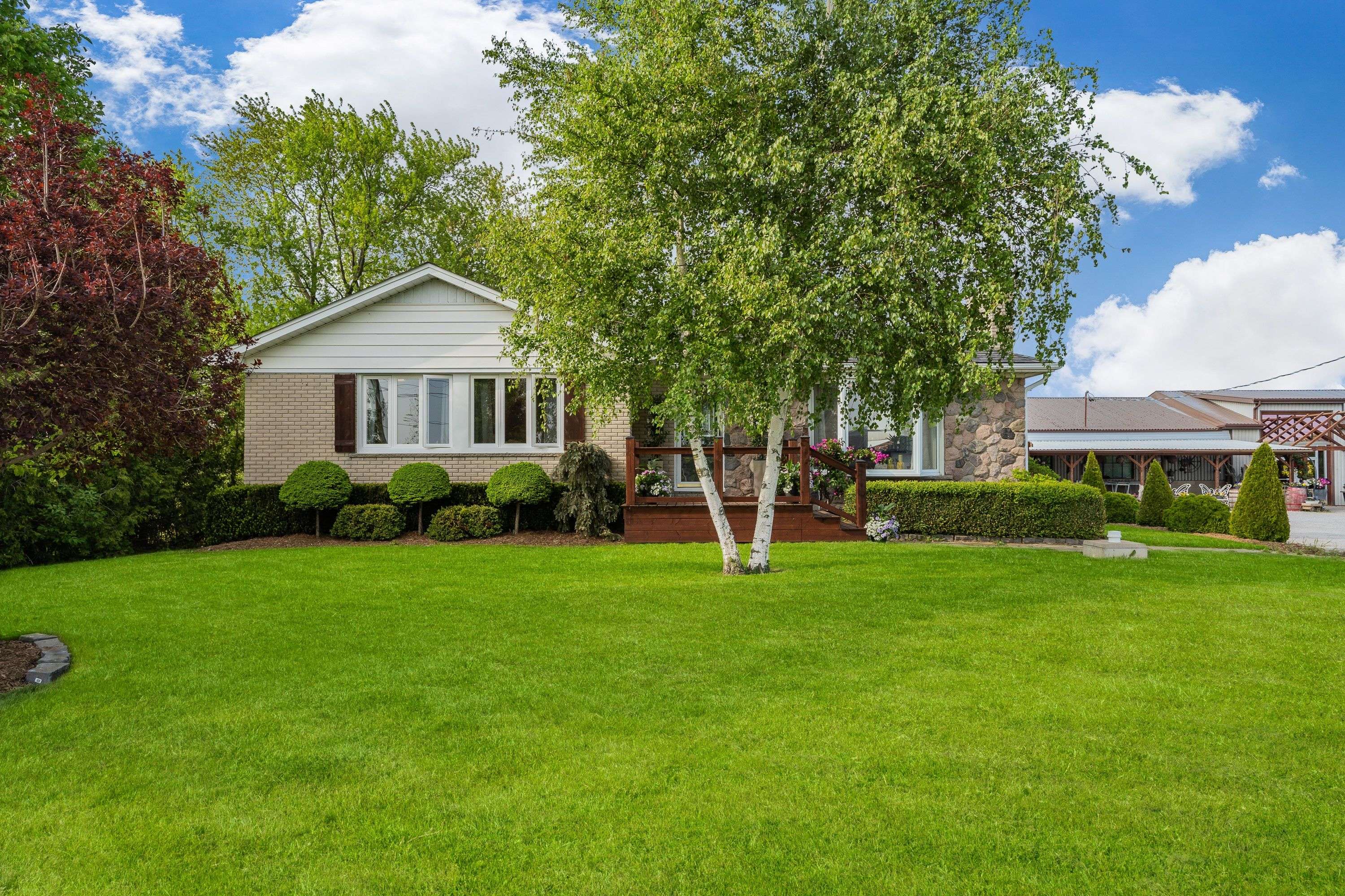 Grimsby, ON L0R 1M0,174 Mud ST W