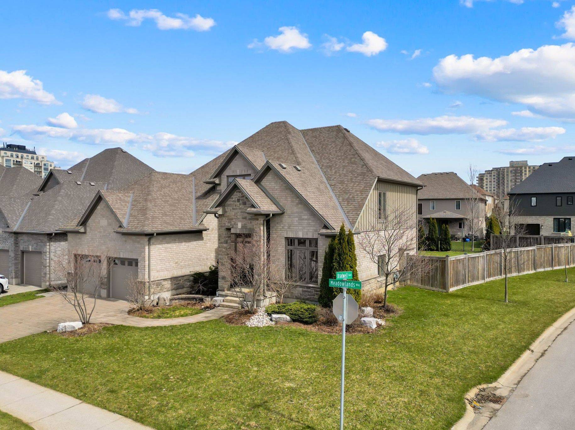 London North, ON N6G 5L8,2348 MEADOWLANDS WAY