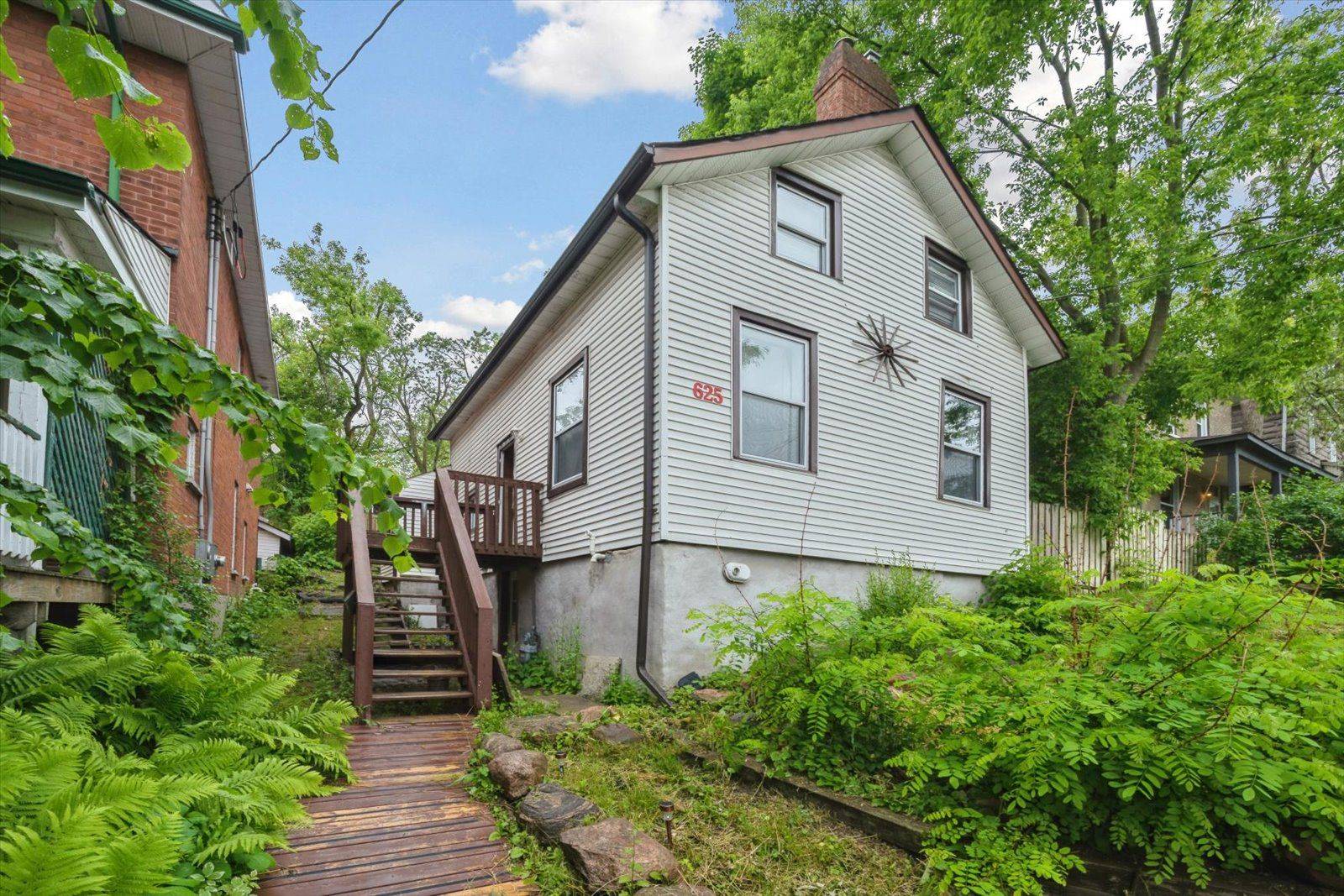 625 Aylmer ST N, Peterborough Central, ON K9H 3X2