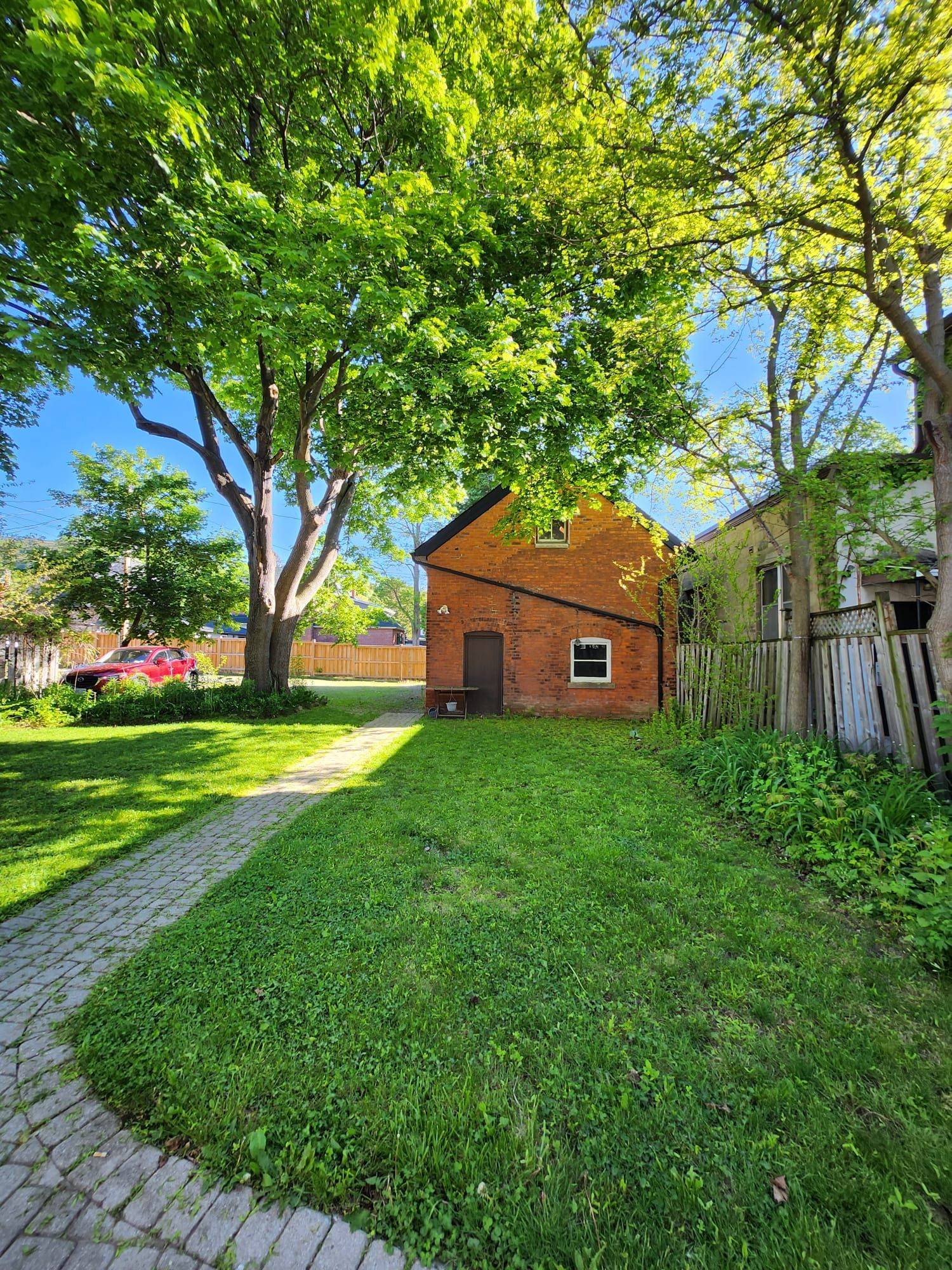 Hamilton, ON L9H 1V3,171 King ST W #Garage