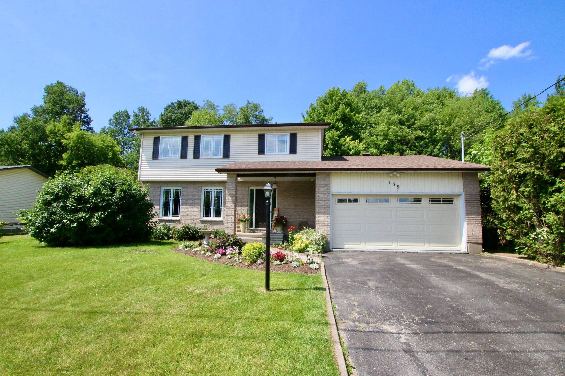 159 Dunlop CRES, Russell, ON K4R 1B3