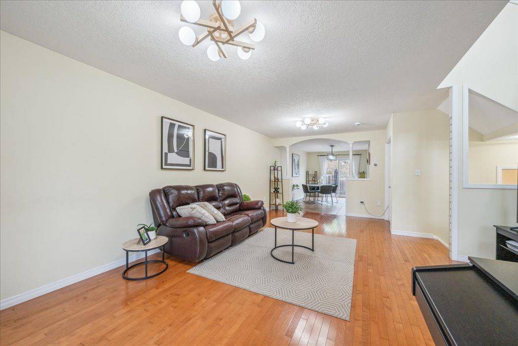 Guelph, ON N1G 5L5,210 Dawn AVE #5