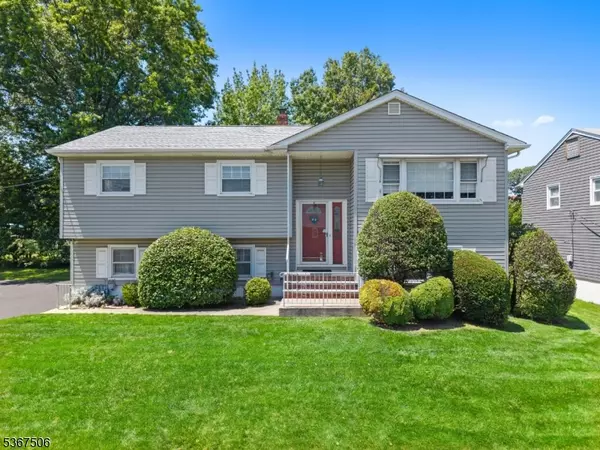87 Larkspur Ln, Clifton City, NJ 07013