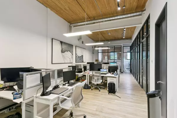 Toronto C02, ON M4V 1A4,287 Macpherson AVE #202