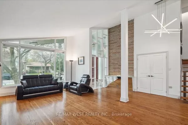 Toronto C06, ON M3H 4V9,40 Arlstan DR