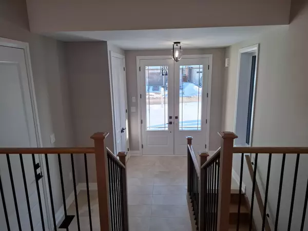 Whitby, ON L1M 0L7,8 St Augustine DR