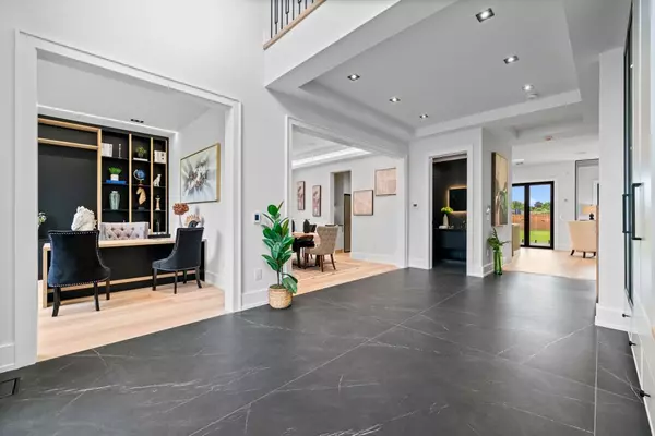 Oakville, ON L6K 2X3,282 Maurice DR